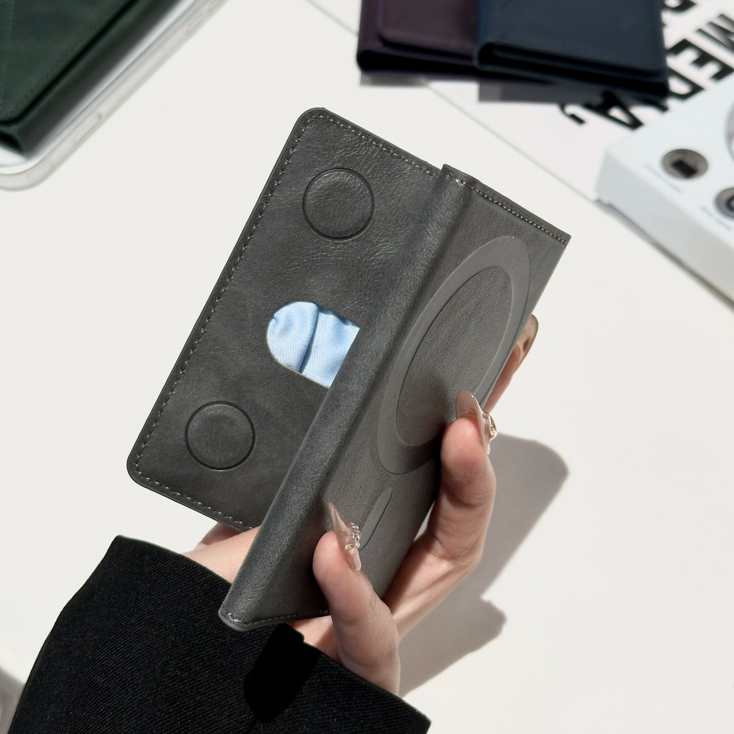 Magnetic Tri-fold Wallet | Holds Up to 6 Cards | UTILCK