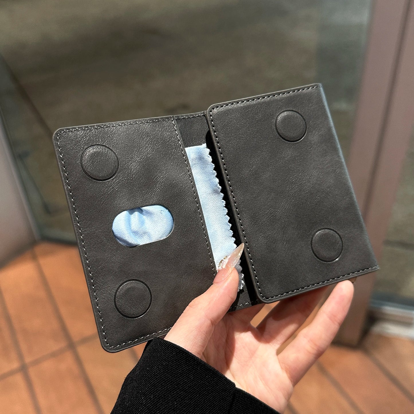 Magnetic Tri-fold Wallet | Holds Up to 6 Cards | UTILCK