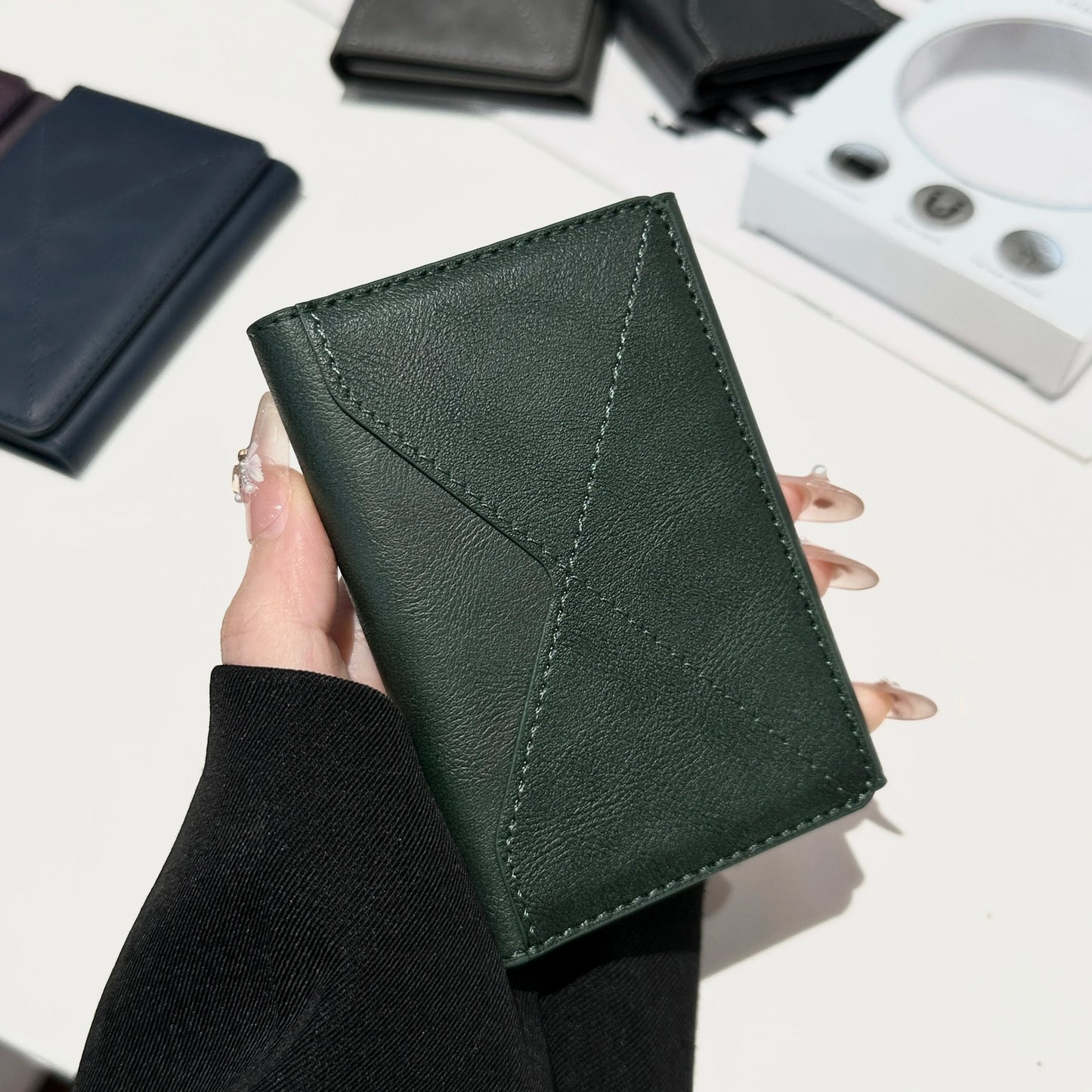Magnetic Tri-fold Wallet | Holds Up to 6 Cards | UTILCK