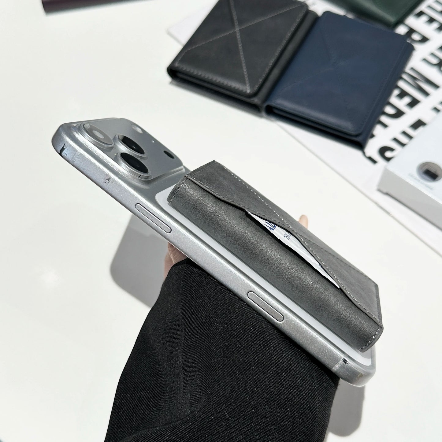 Magnetic Tri-fold Wallet | Holds Up to 6 Cards | UTILCK