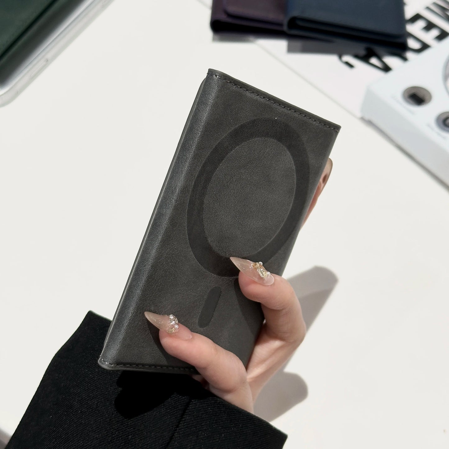 Magnetic Tri-fold Wallet | Holds Up to 6 Cards | UTILCK